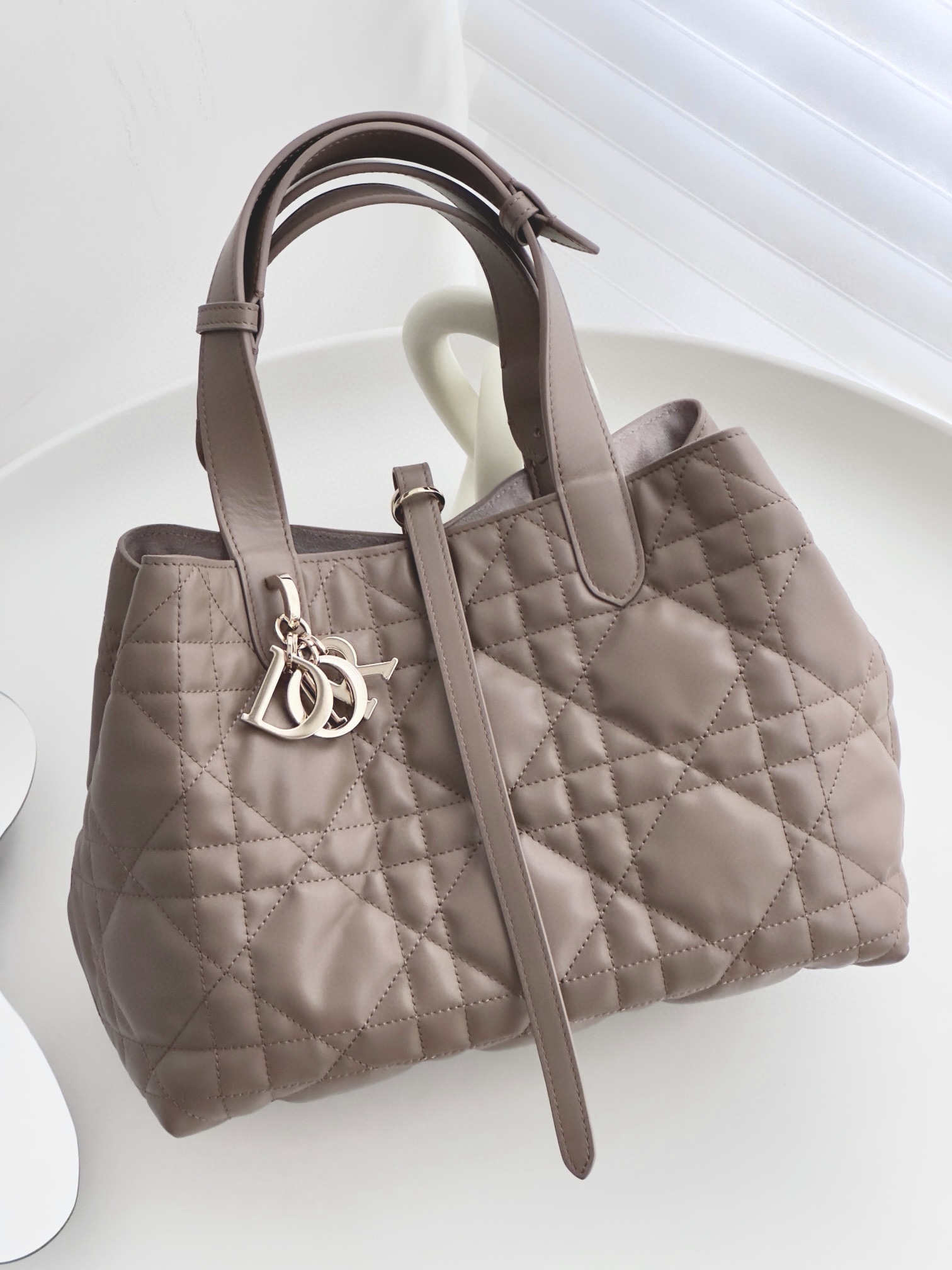 DIOR Medium Dior Toujours Bag Warm Taupe Macrocannage Calfskin