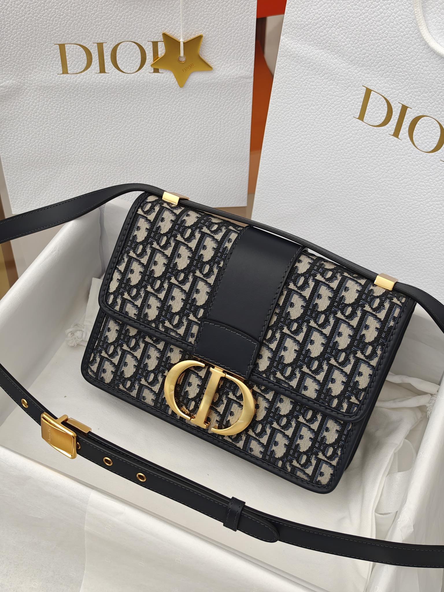 DIOR 30 Montaigne Bag Blue Dior Oblique Jacquard