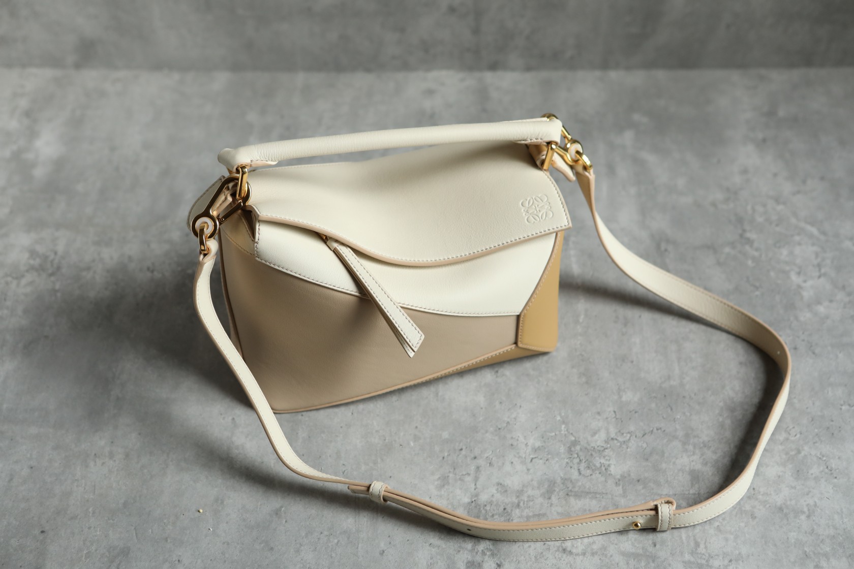 LOEWE Small Tri-Color Puzzle bag in classic calfskin Angora/Dusty Beige/Gold