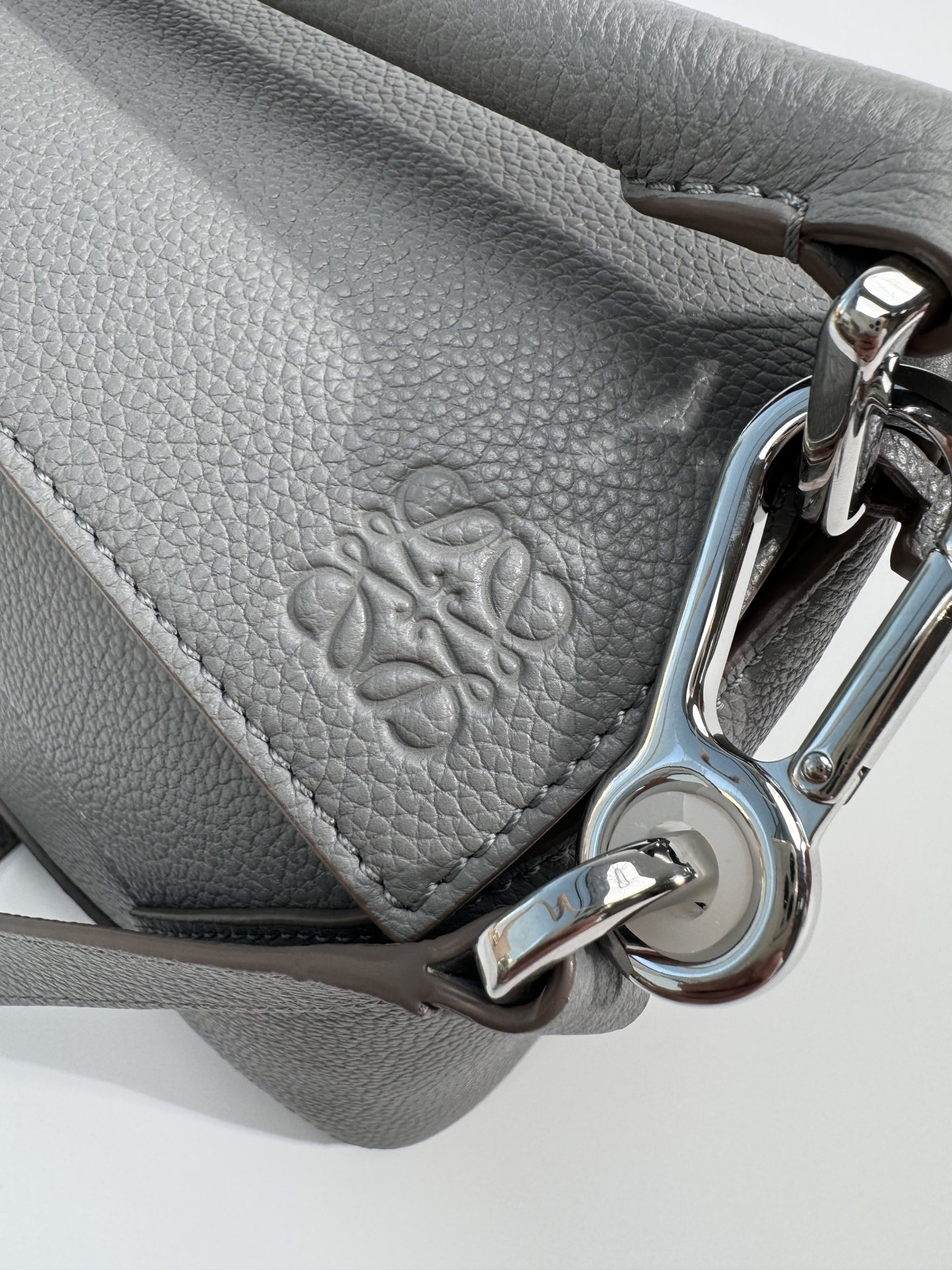 LOEWE Small Puzzle bag in soft grained calfskin Pearl Grey