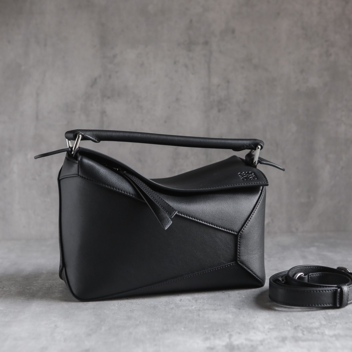 LOEWE Small Puzzle bag in classic calfskin Black