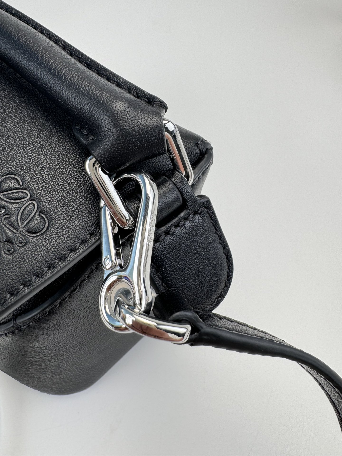 LOEWE Mini Puzzle bag in classic calfskin Black