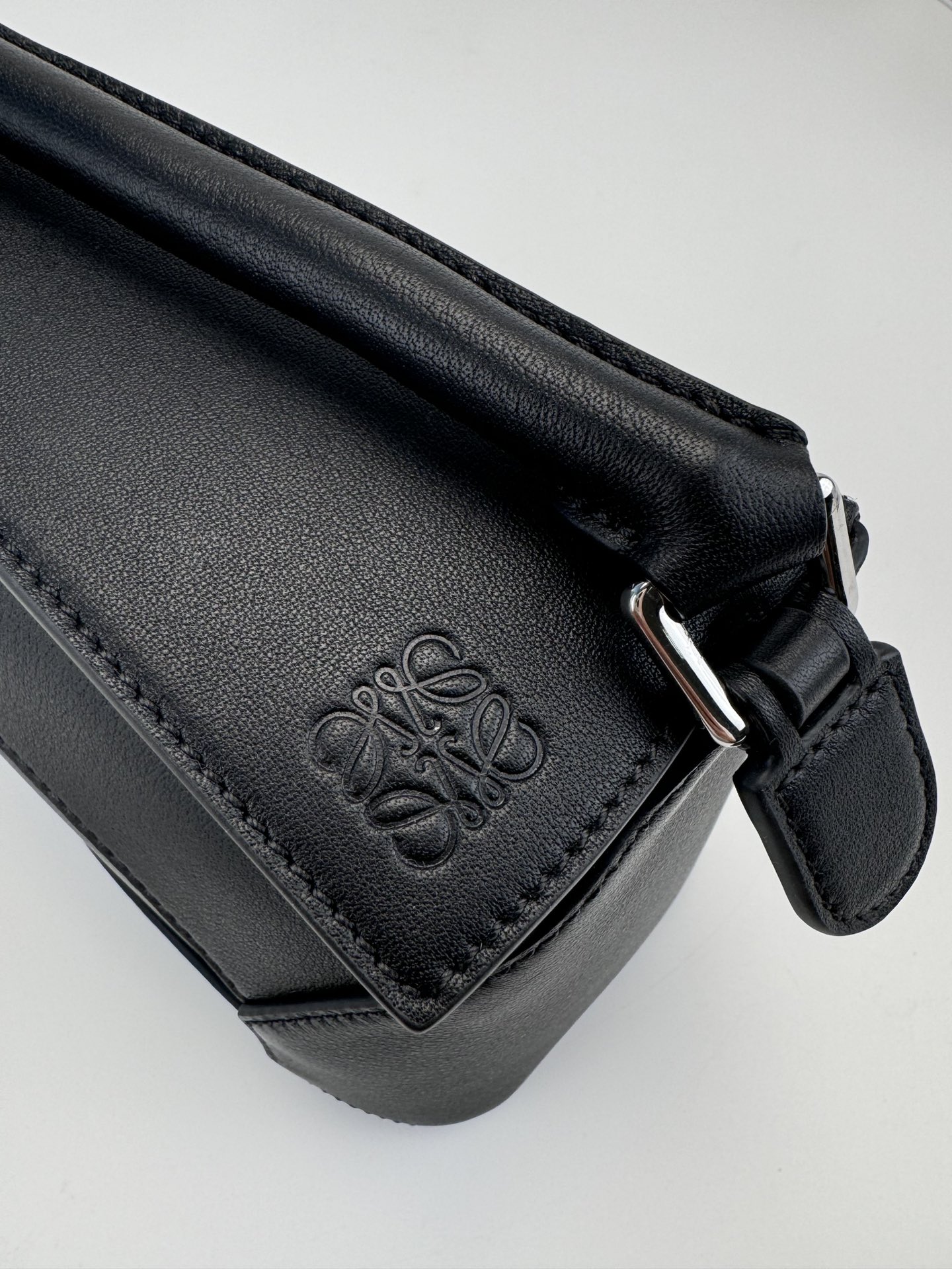 LOEWE Mini Puzzle bag in classic calfskin Black