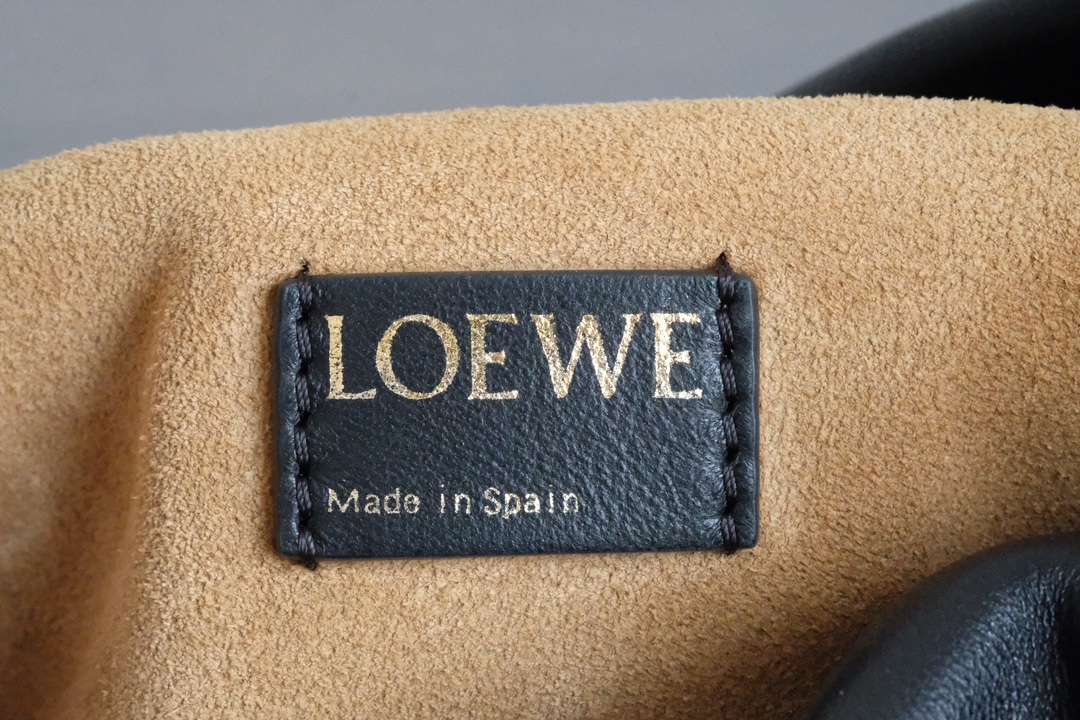 LOEWE Medium Flamenco purse in mellow nappa lambskin Black