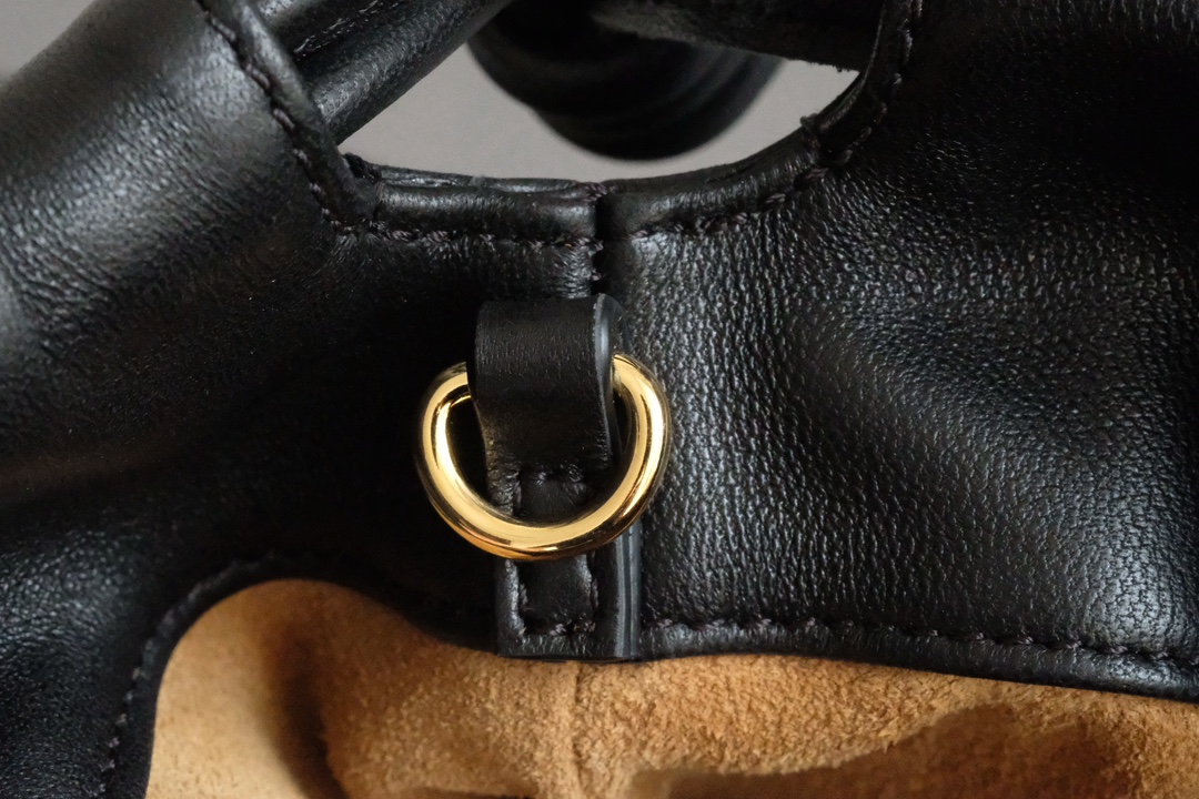 LOEWE Medium Flamenco purse in mellow nappa lambskin Black