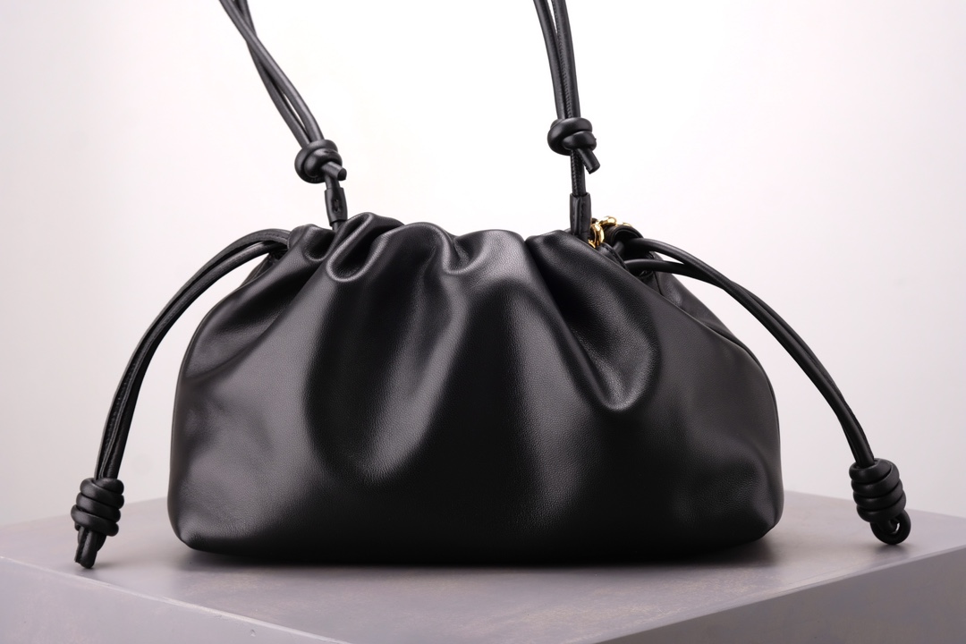 LOEWE Medium Flamenco purse in mellow nappa lambskin Black