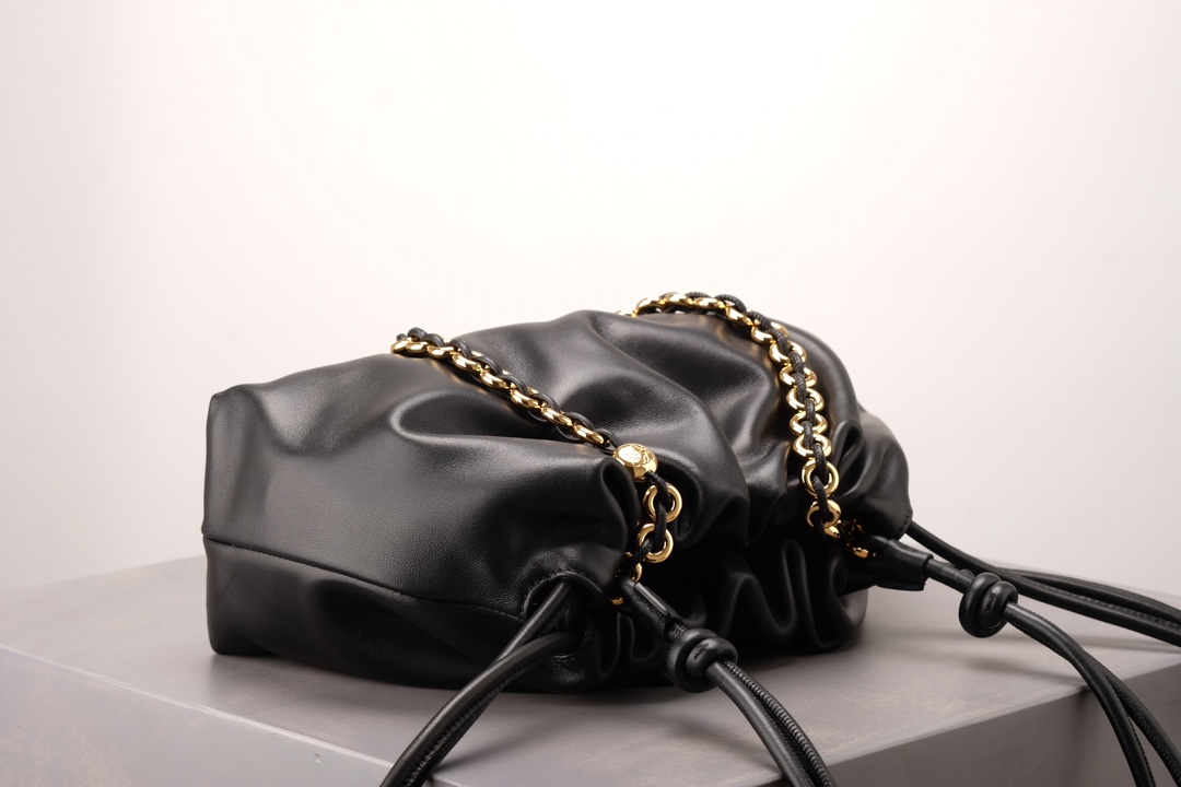 LOEWE Medium Flamenco purse in mellow nappa lambskin Black