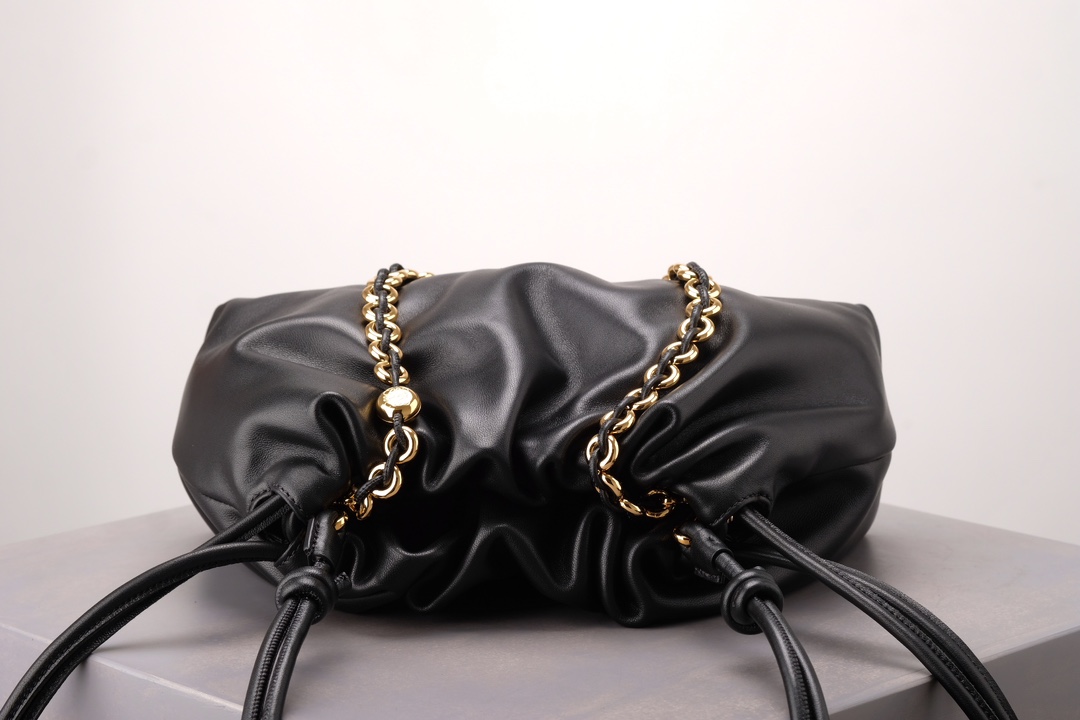 LOEWE Medium Flamenco purse in mellow nappa lambskin Black