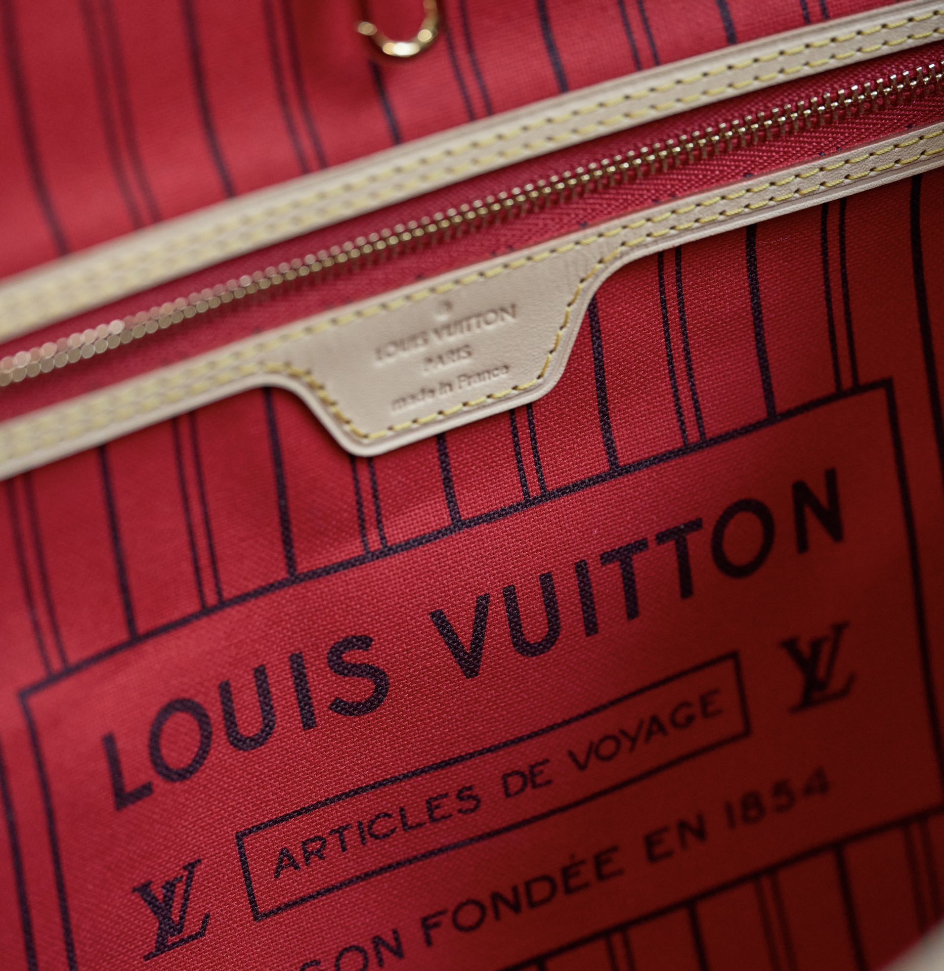 LOUIS VUITTON Neverfull MM Cherry Red M46987