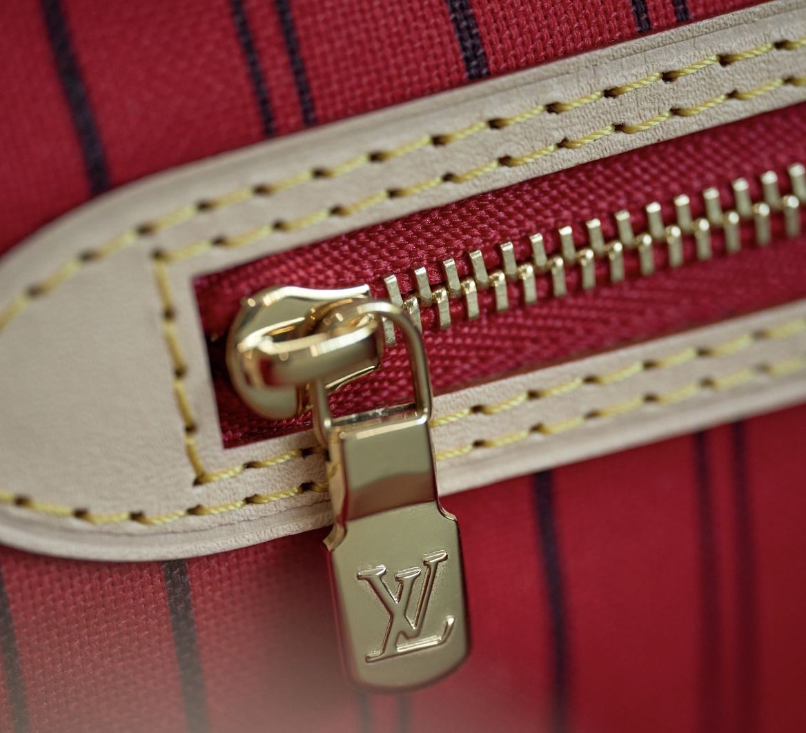 LOUIS VUITTON Neverfull MM Cherry Red M46987