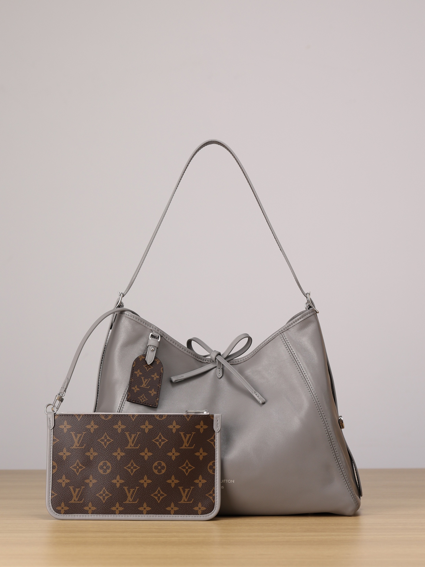 LOUIS VUITTON M12583 CarryAll Vibe MM Trianon Gray