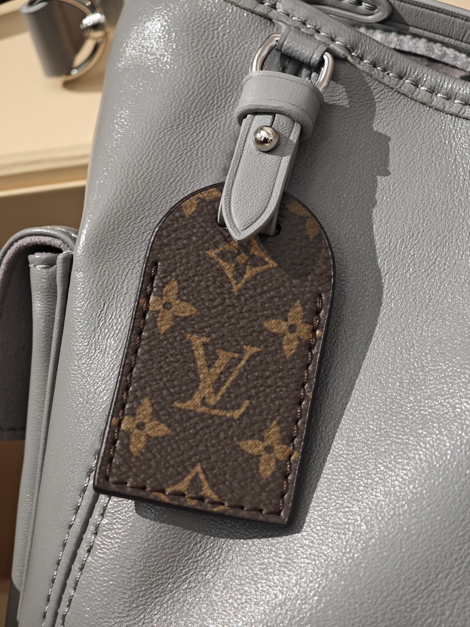 LOUIS VUITTON M12579 CarryAll Cargo Vibe PM Trianon Gray