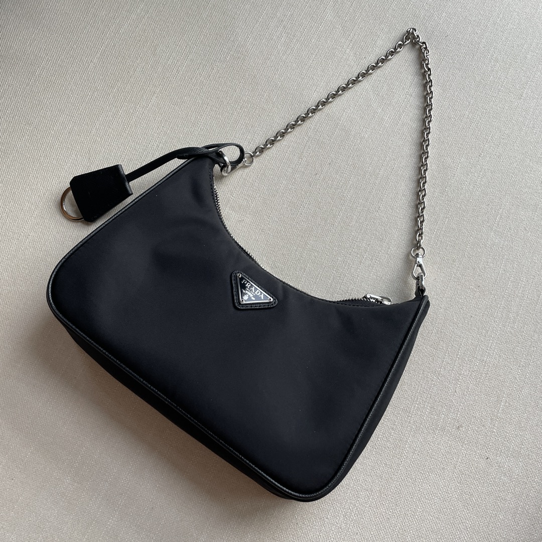 PRADA Re-Edition 2005 Re-Nylon bag Black/Silver Hardware