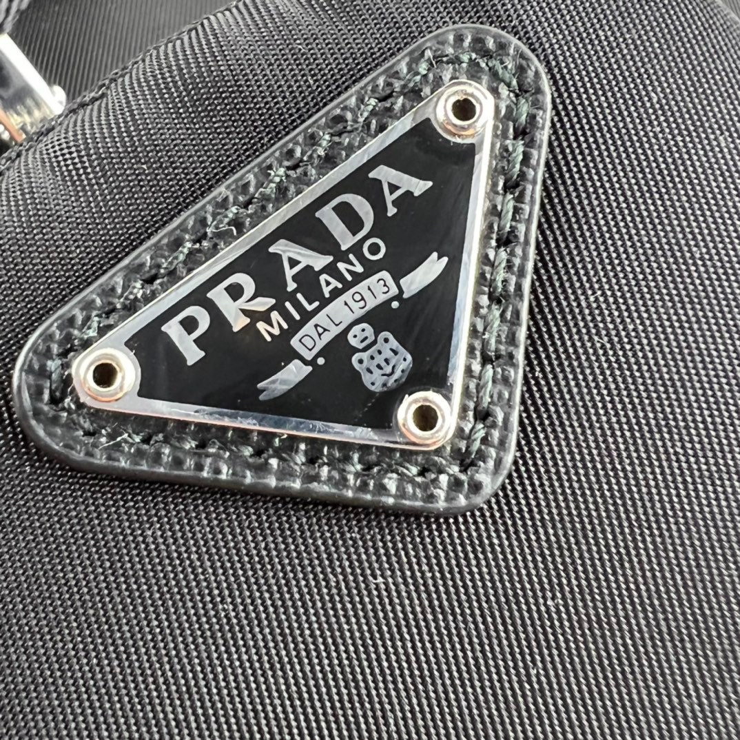 PRADA Re-Edition 2005 Re-Nylon bag Black/Silver Hardware