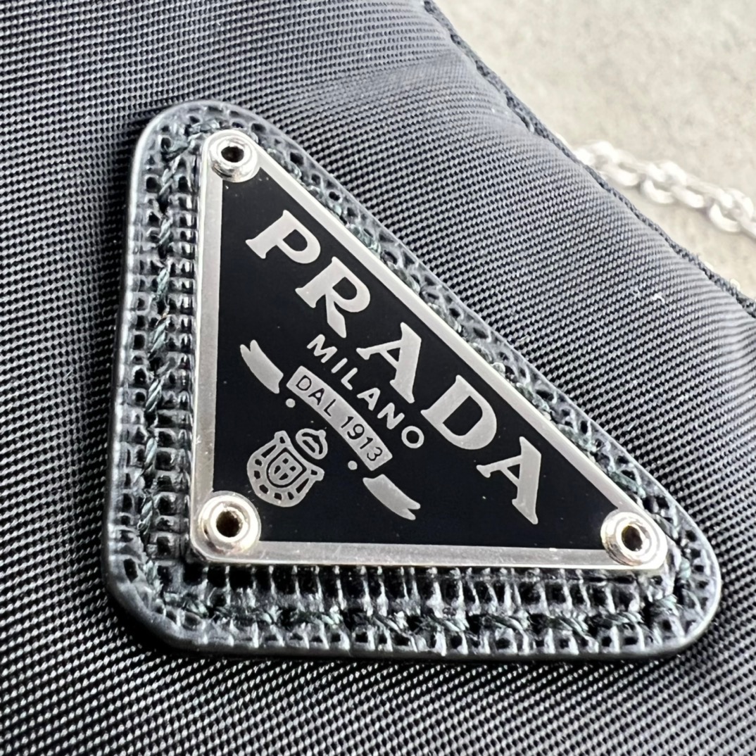 PRADA Re-Edition 2005 Re-Nylon bag Black/Silver Hardware