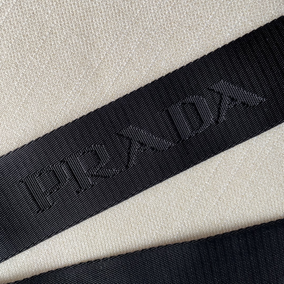 PRADA Re-Edition 2005 Re-Nylon bag Black/Silver Hardware