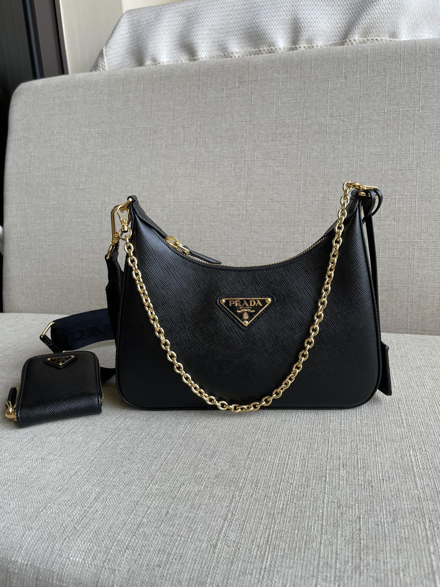 PRADA Re-Edition 2005 Saffiano leather bag Black/Gold Hardware