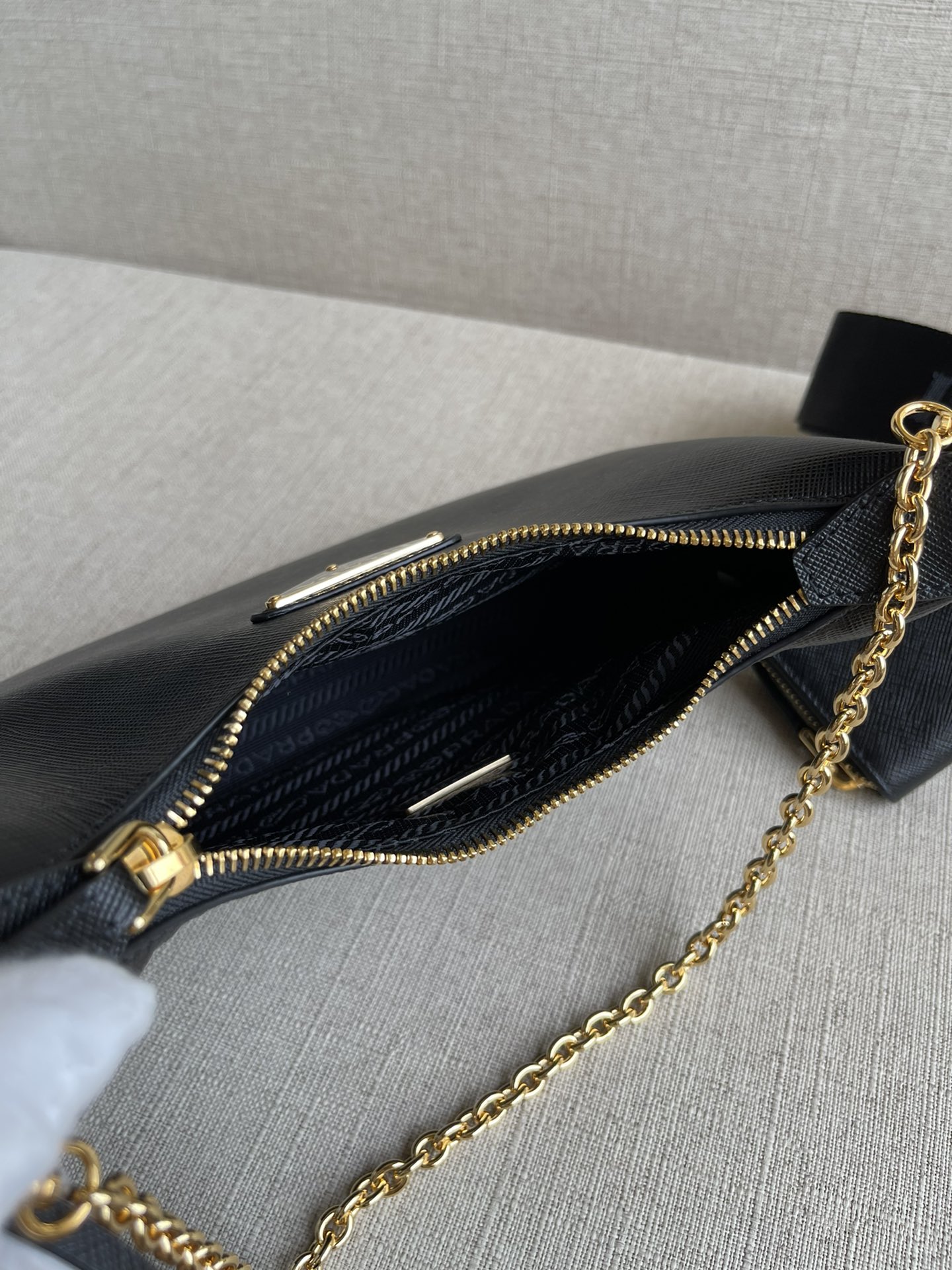 PRADA Re-Edition 2005 Saffiano leather bag Black/Gold Hardware