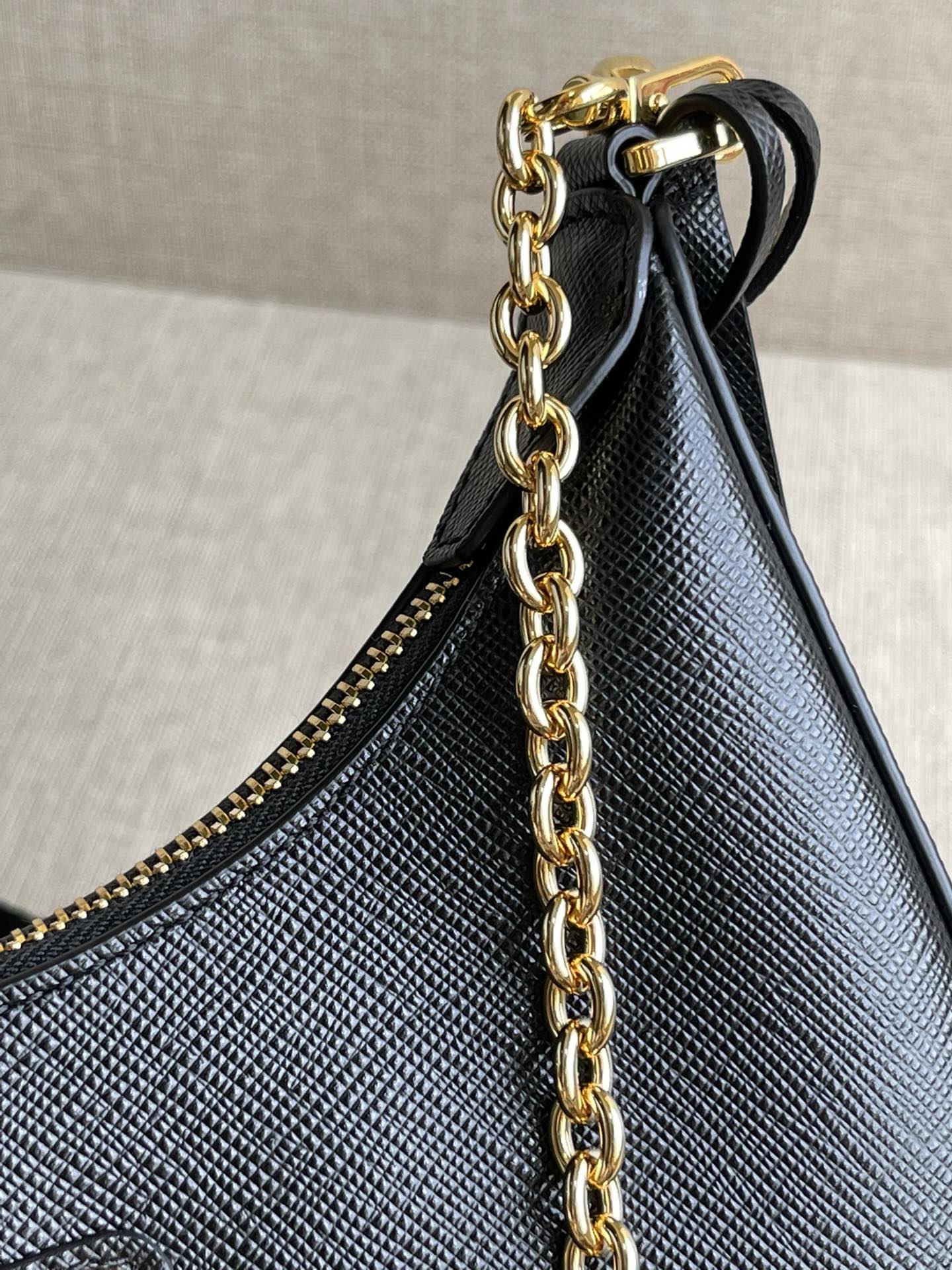 PRADA Re-Edition 2005 Saffiano leather bag Black/Gold Hardware