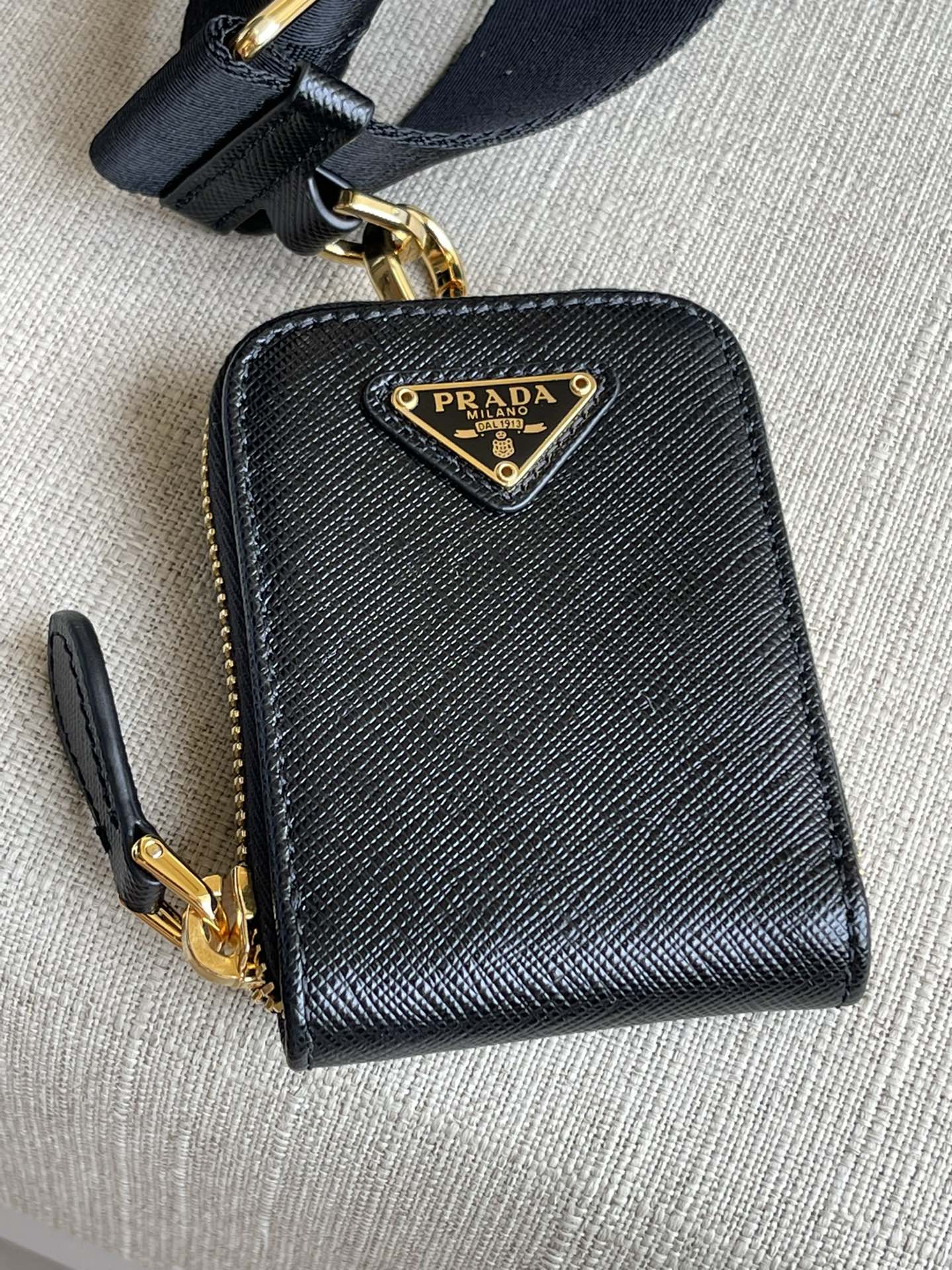 PRADA Re-Edition 2005 Saffiano leather bag Black/Gold Hardware