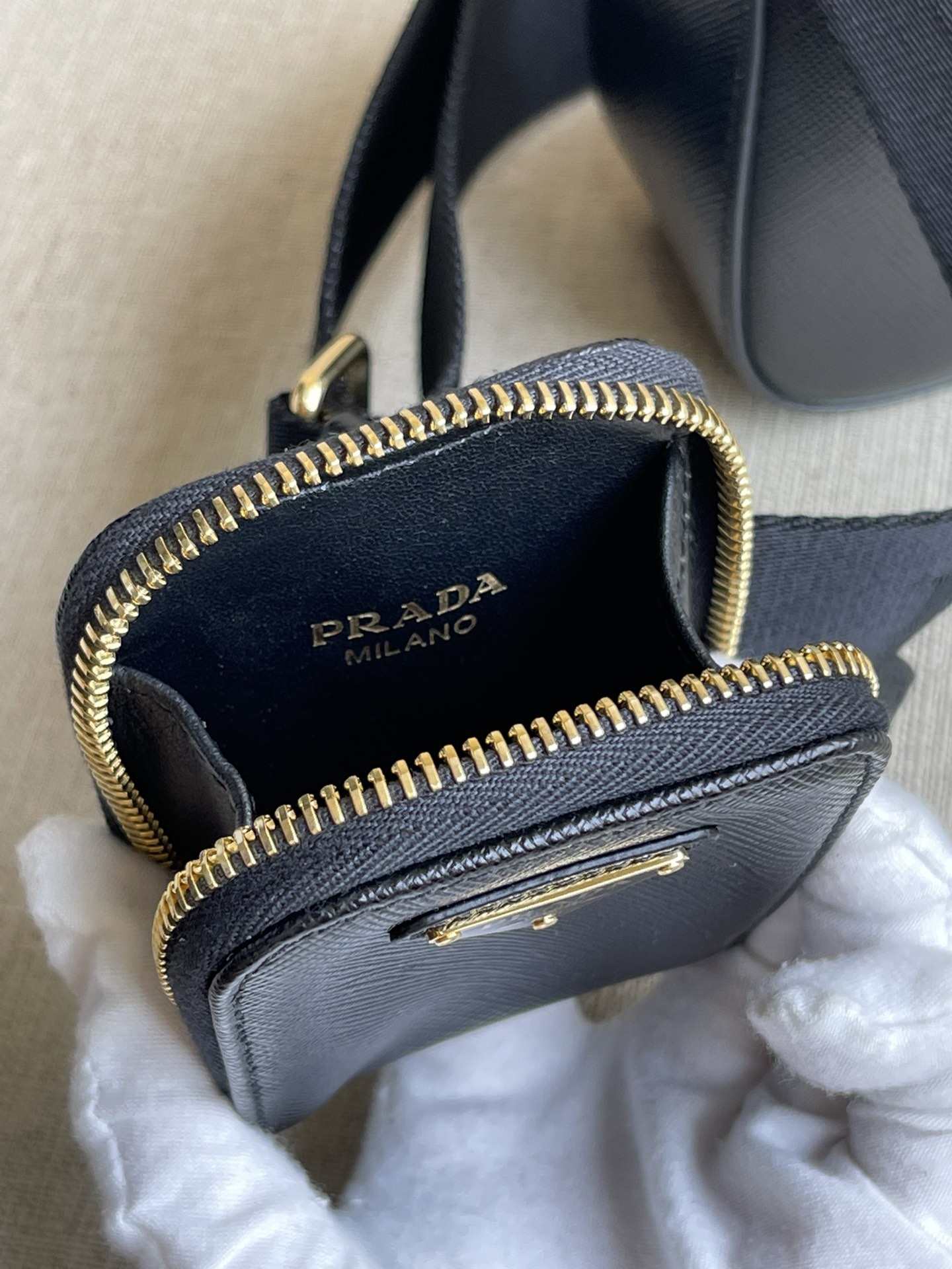 PRADA Re-Edition 2005 Saffiano leather bag Black/Gold Hardware