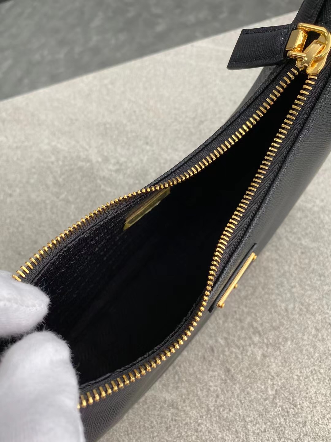 PRADA Re-Edition Saffiano leather mini bag Black/Gold Hardware