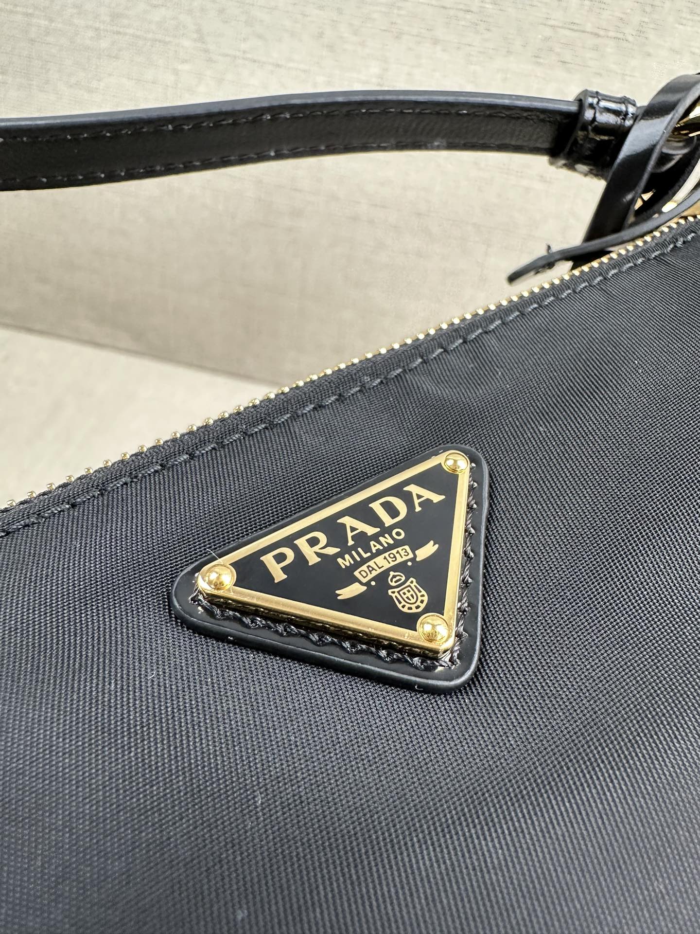 PRADA Re-Edition 2002 Re-Nylon and brushed leather shoulder bag Black/Gold Hardware