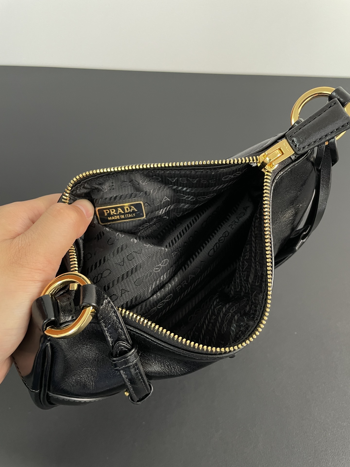 PRADA Re-Edition 2002 small leather shoulder bag Black/Gold Hardware