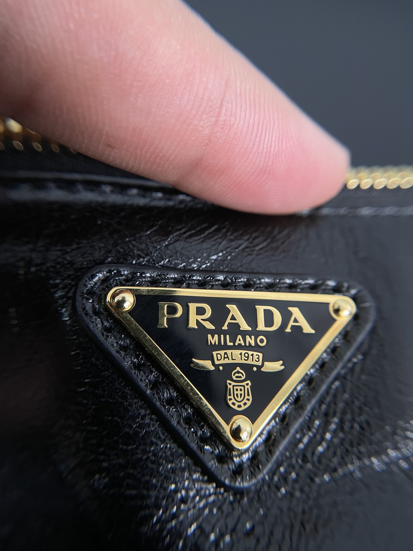 PRADA Re-Edition 2002 small leather shoulder bag Black/Gold Hardware