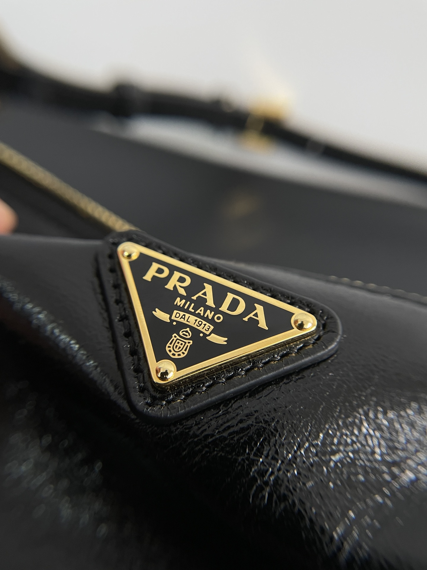 PRADA Re-Edition 2002 small leather shoulder bag Black/Gold Hardware