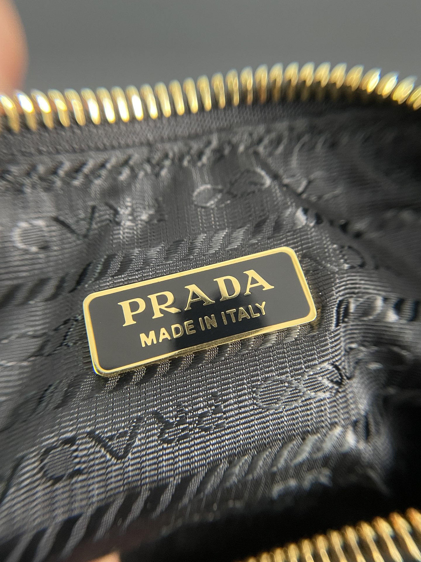 PRADA Re-Edition 2002 small leather shoulder bag Black/Gold Hardware