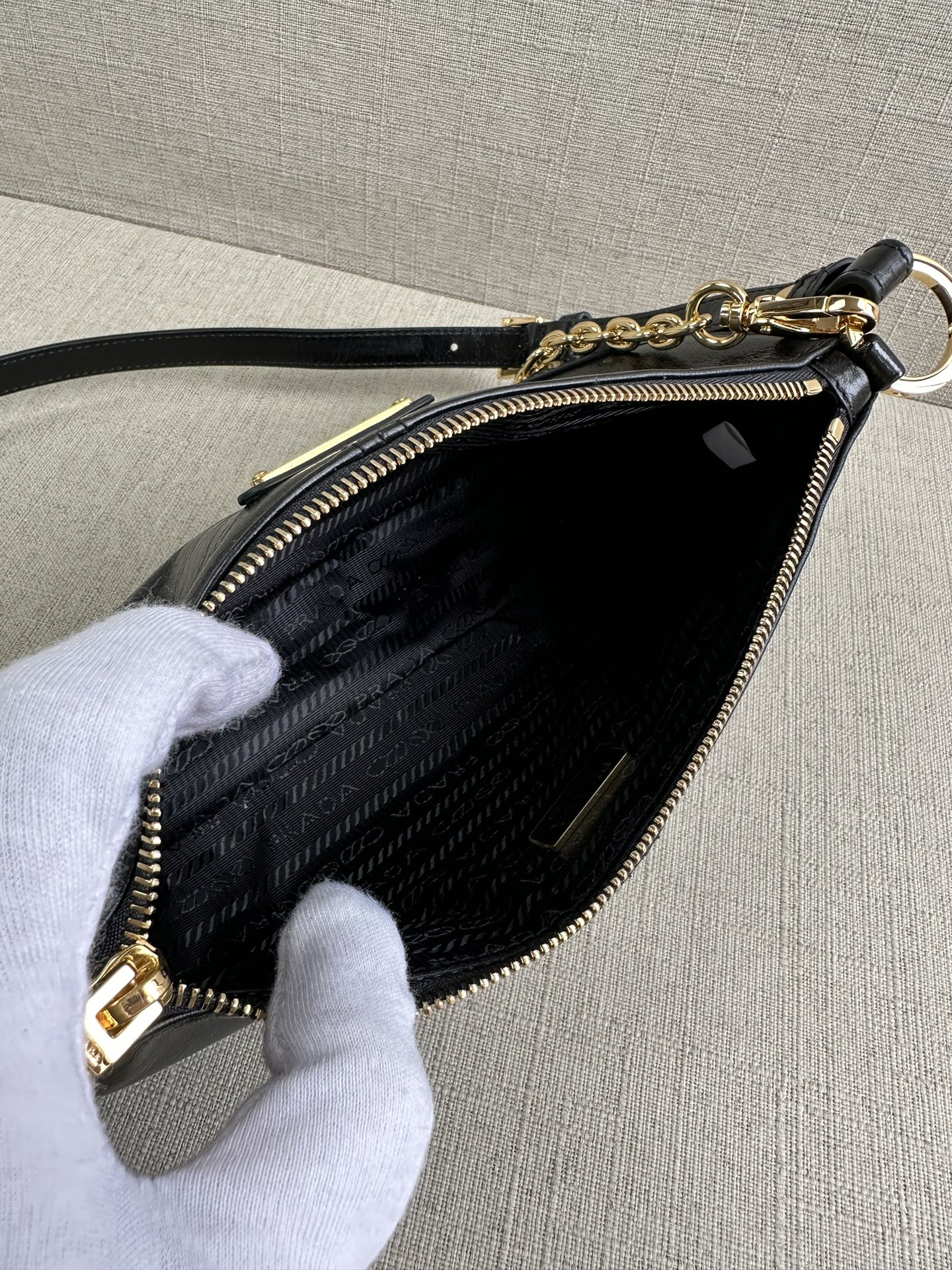 PRADA Re-Edition 2002 medium leather shoulder bag Black/Gold Hardware