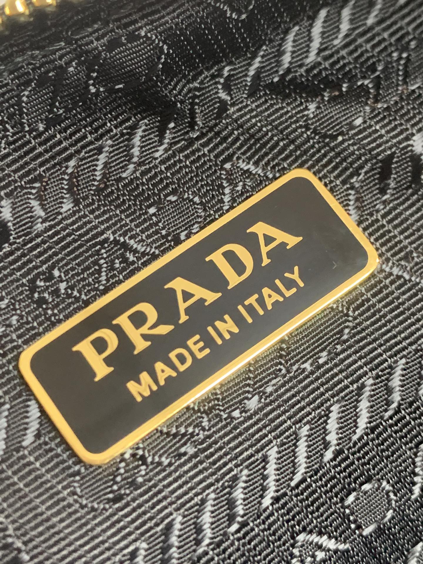 PRADA Re-Edition 2002 medium leather shoulder bag Black/Gold Hardware