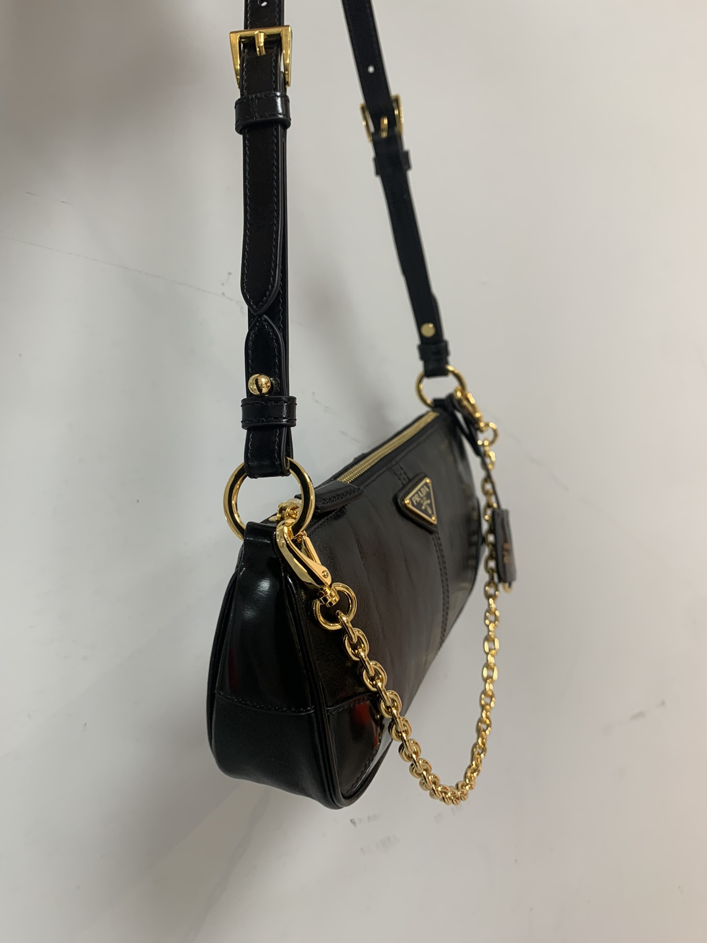 PRADA Re-Edition 2002 medium leather shoulder bag Black/Gold Hardware