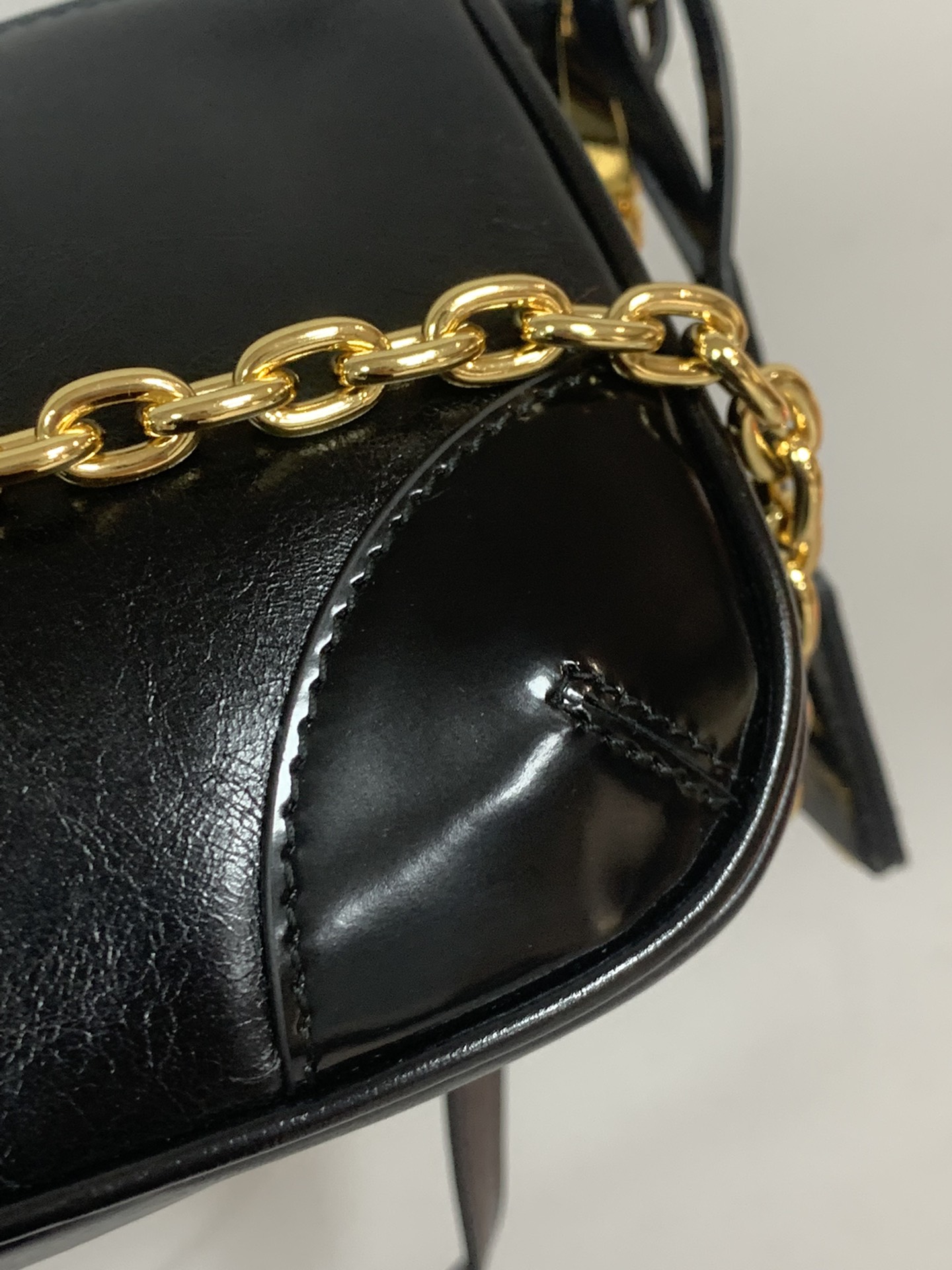 PRADA Re-Edition 2002 medium leather shoulder bag Black/Gold Hardware