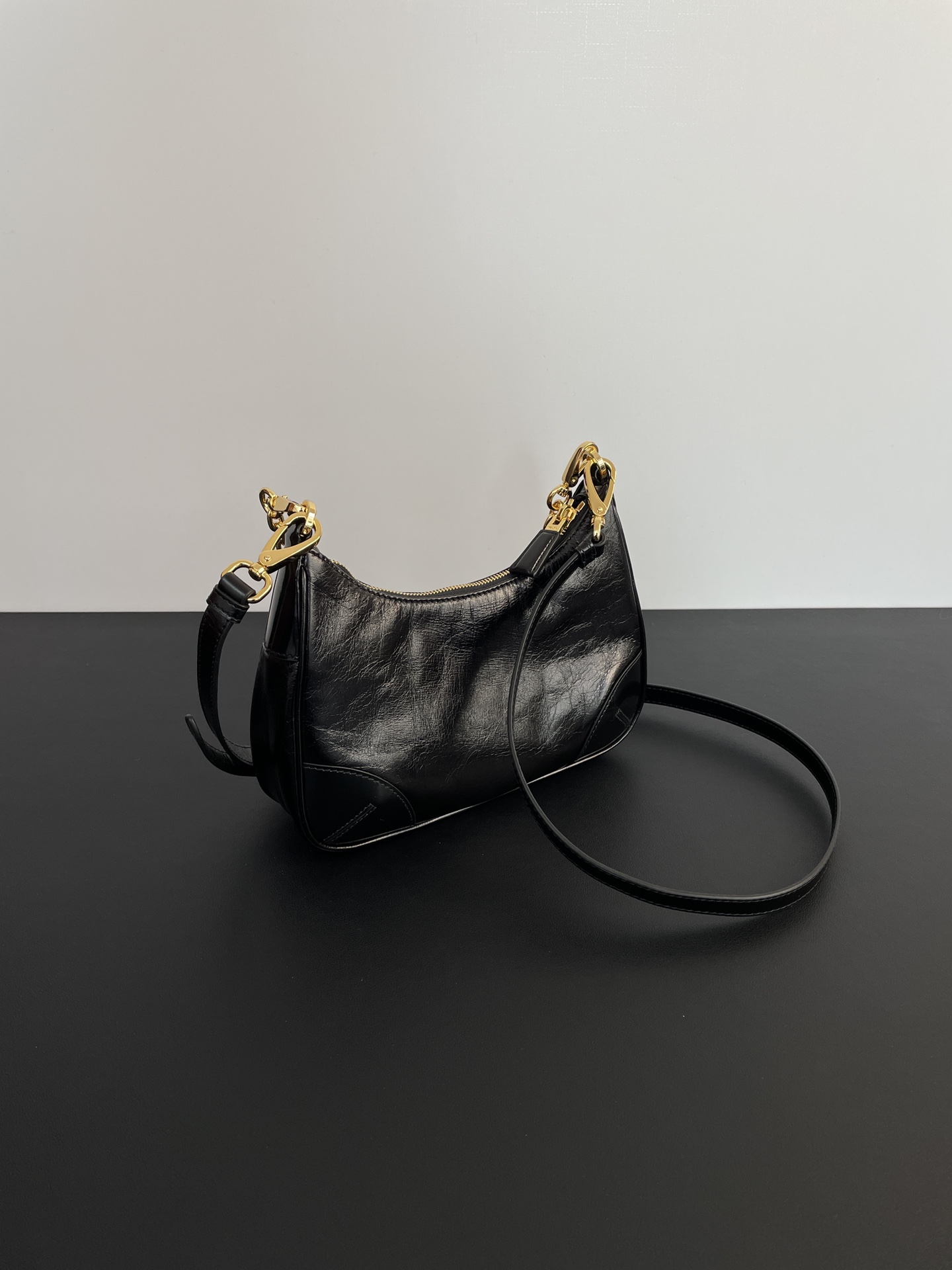 PRADA Re-Edition 2002 leather shoulder bag Black/Gold Hardware