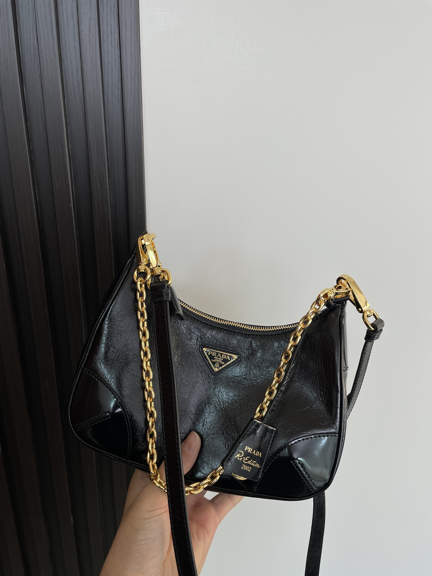 PRADA Re-Edition 2002 leather shoulder bag Black/Gold Hardware