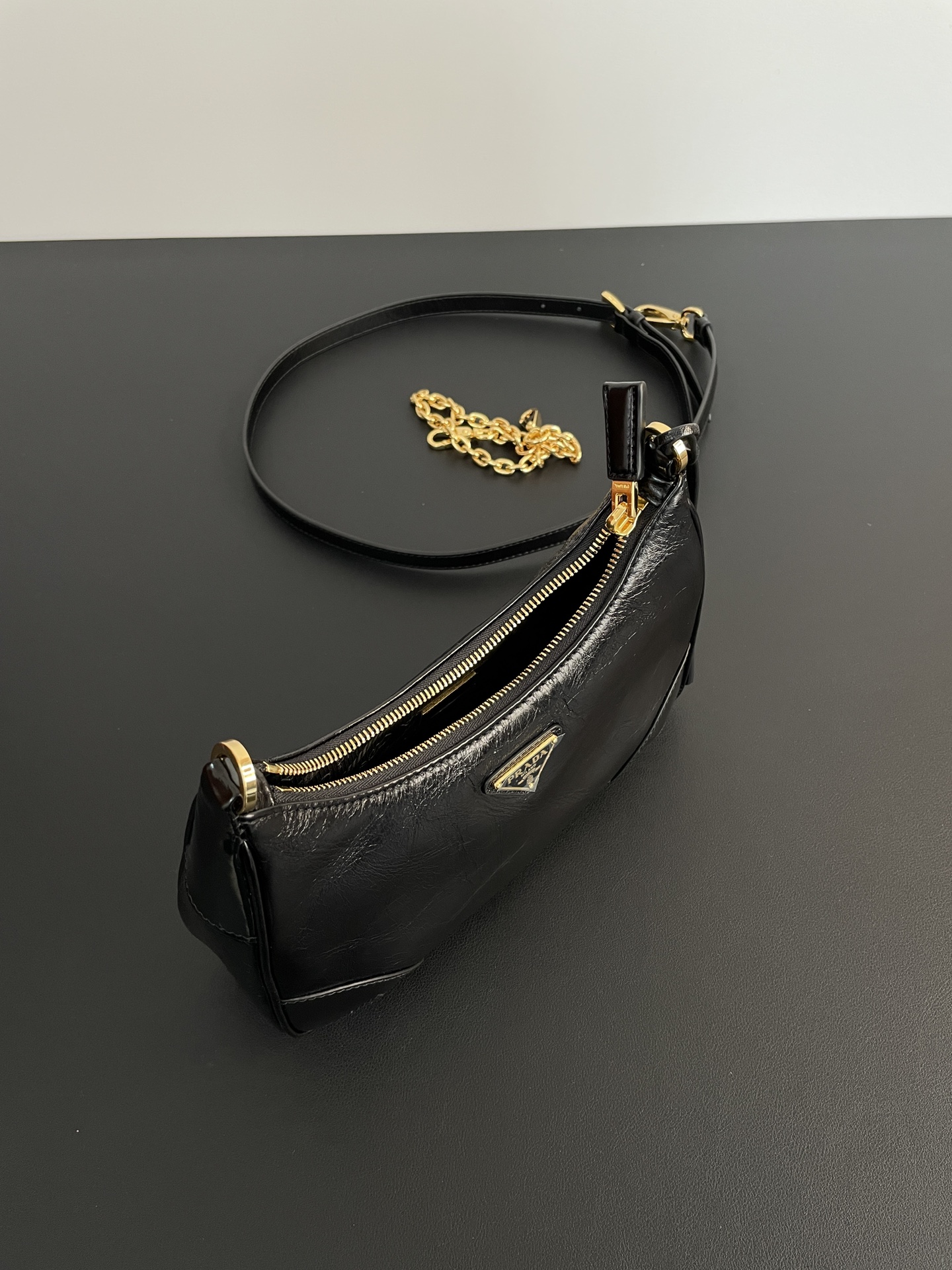 PRADA Re-Edition 2002 leather shoulder bag Black/Gold Hardware