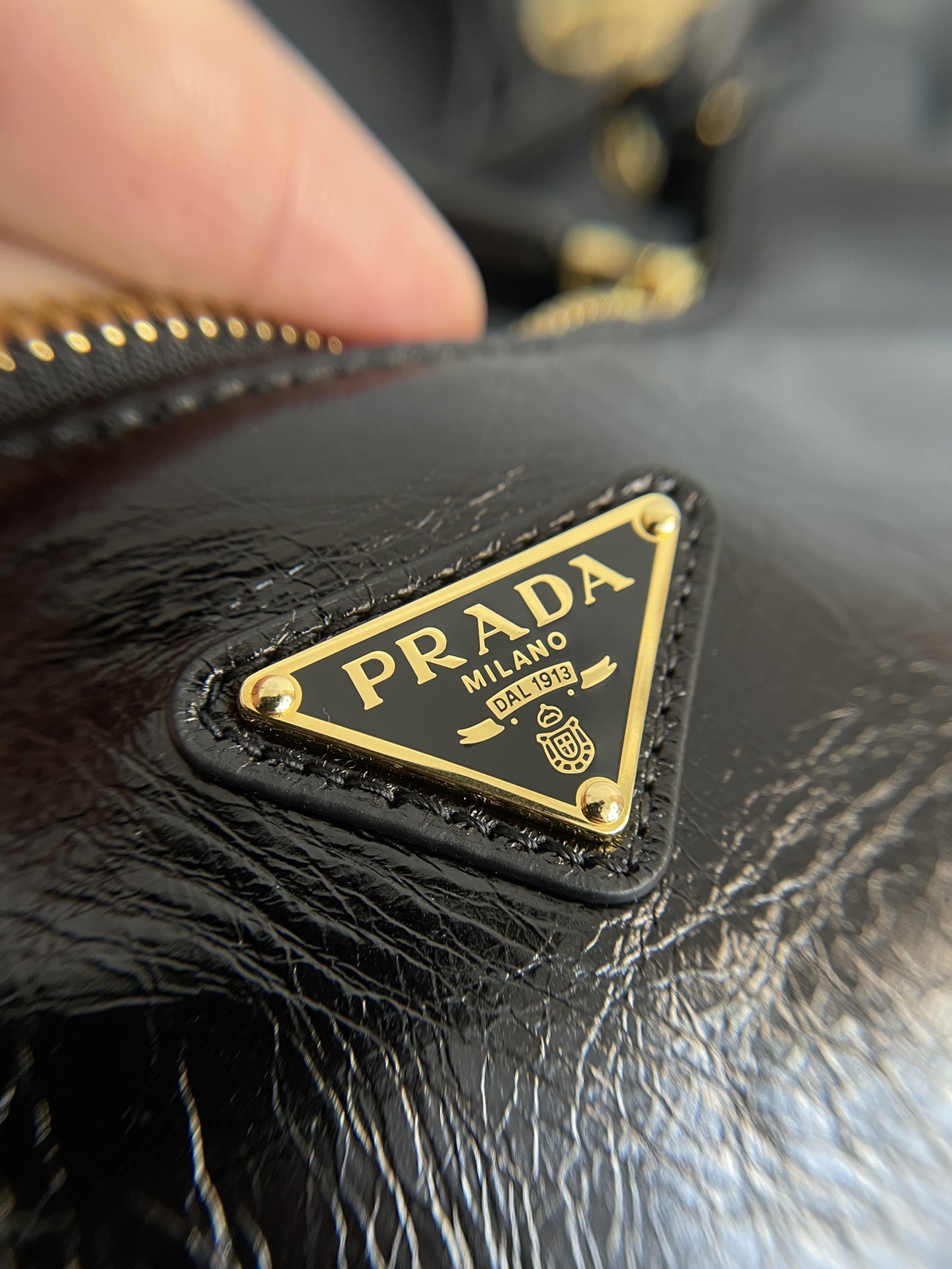 PRADA Re-Edition 2002 leather shoulder bag Black/Gold Hardware