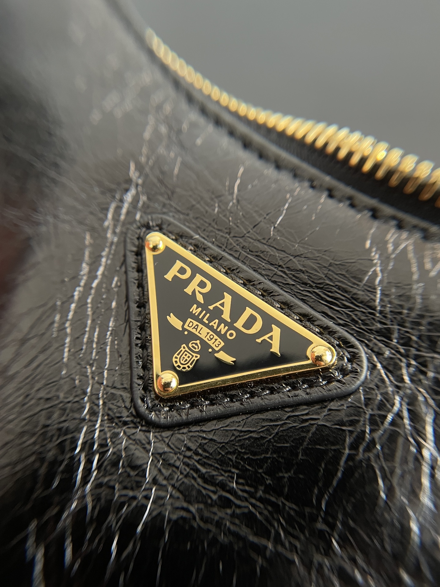 PRADA Re-Edition 2002 leather shoulder bag Black/Gold Hardware