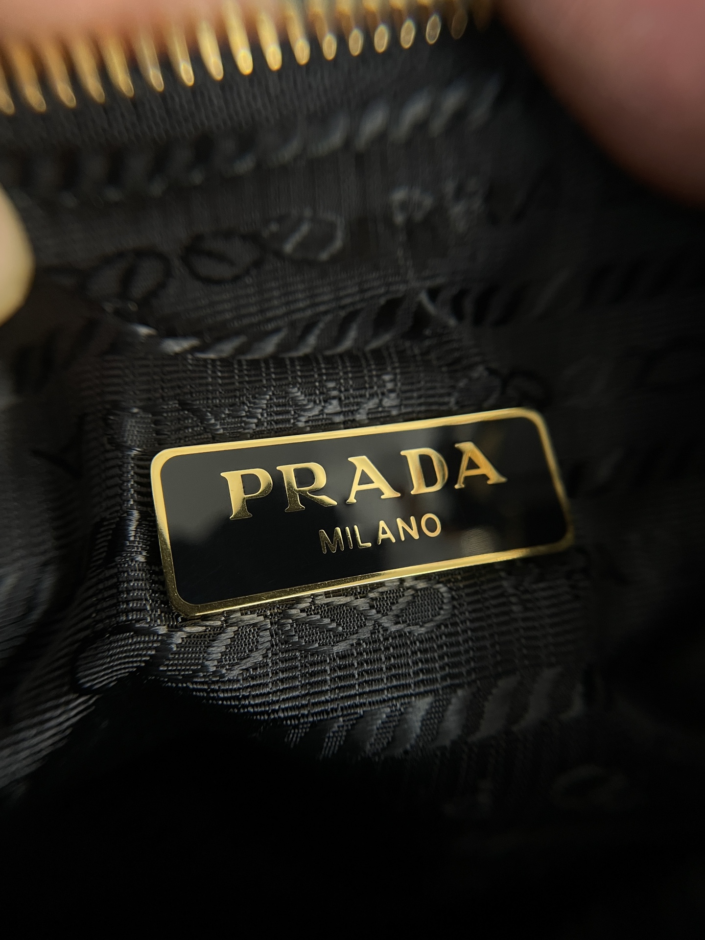 PRADA Re-Edition 2002 leather shoulder bag Black/Gold Hardware