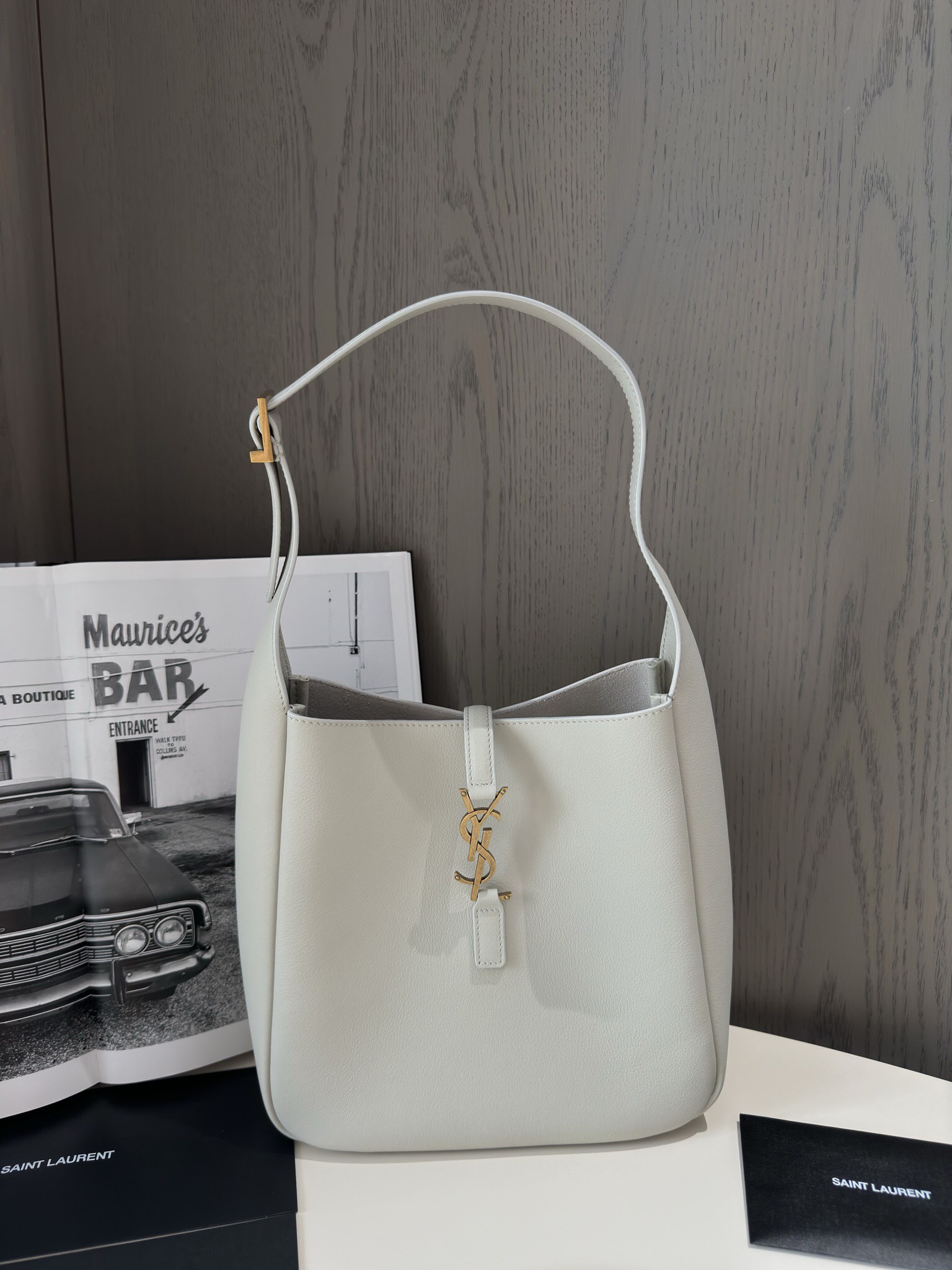 SAINT LAURENT LE 5 À 7 Supple Small bag in grained leather Blanc Vintage