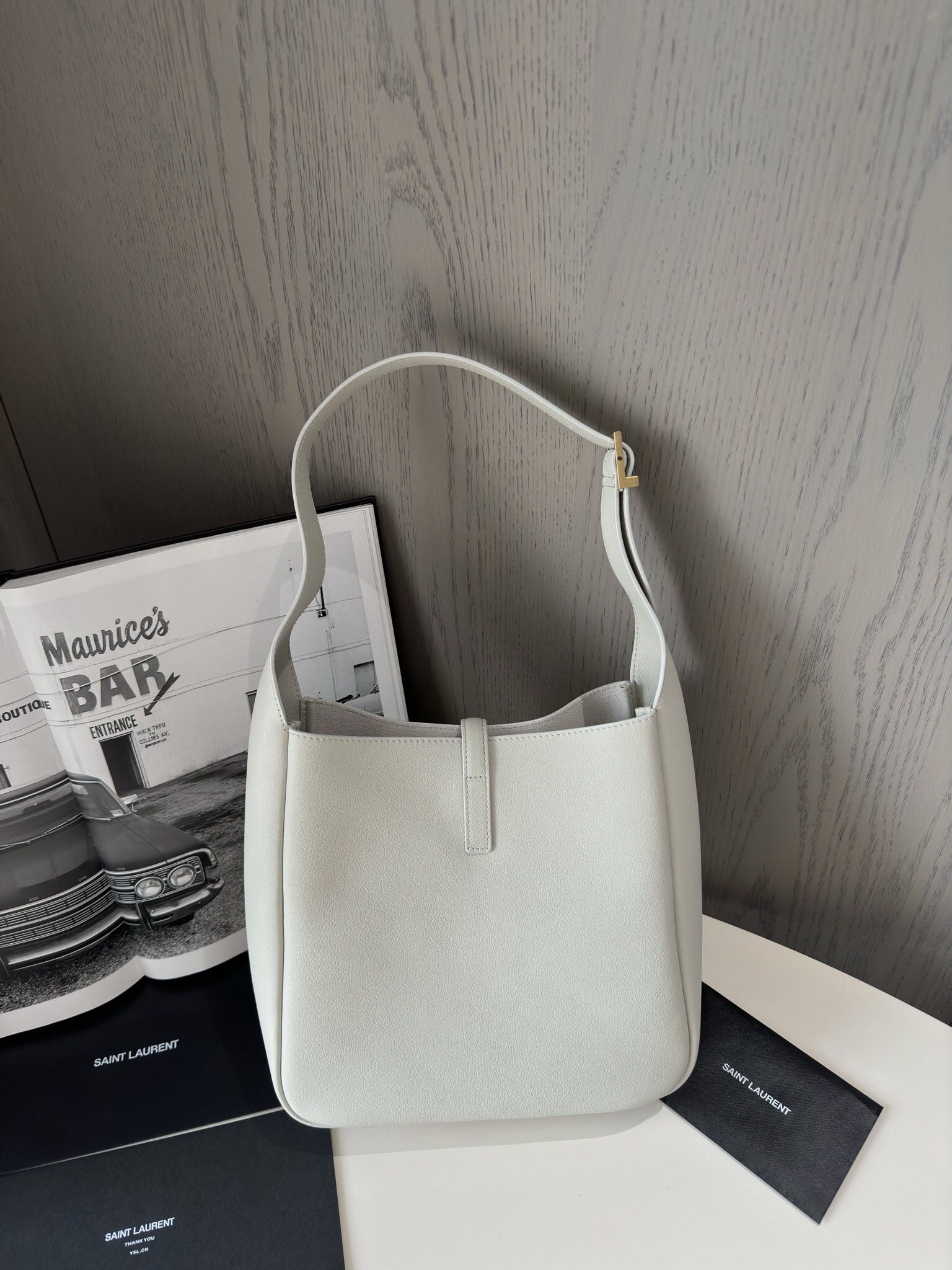 SAINT LAURENT LE 5 À 7 Supple Small bag in grained leather Blanc Vintage