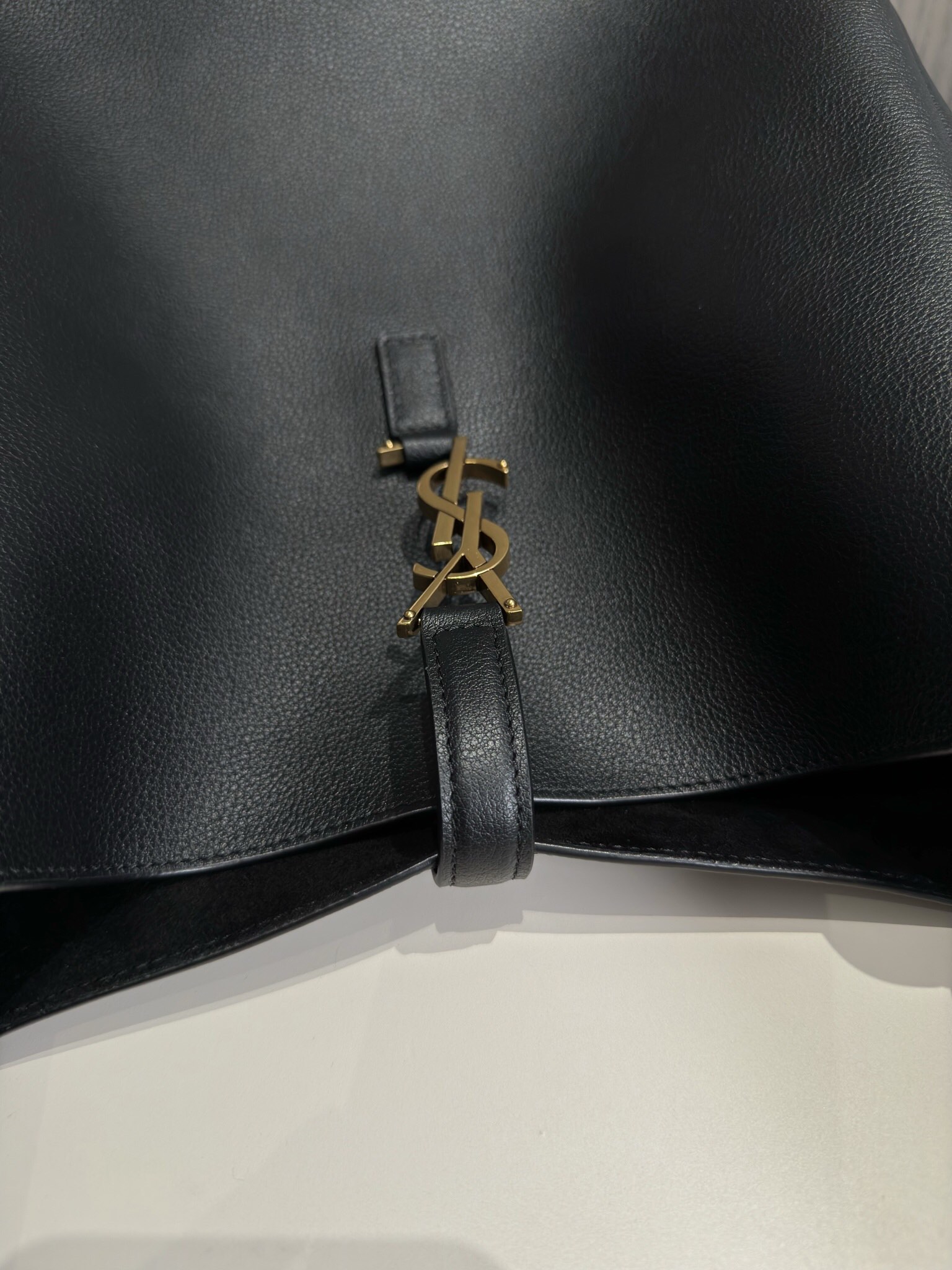 SAINT LAURENT LE 5 À 7 Supple Large bag in grained leather Black